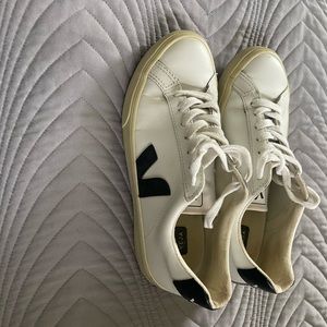 VEJA sneakers, size 5